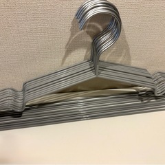【お譲りします】ハンガー 細め 10本の画像