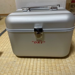 アルミ製クーラーボックスの画像