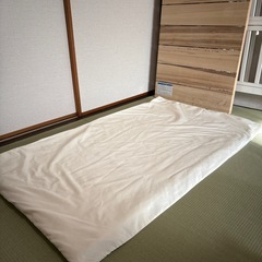 カトージ ベビーベッドの画像