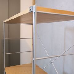 無印良品(MUJI)の人気のメープル材×スチール 5段ユニットシェルフです。スッキリとしたデザインはリビングの飾り棚や1ROOMなどの1人暮らしの方の本棚などにも最適なラックです。の画像