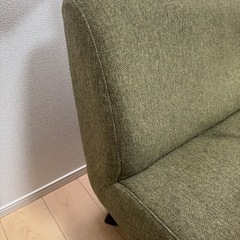 美品✨コンパクト2人掛けソファ グリーン 北欧風 木脚付きの画像