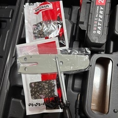 軽量 パワフル 充電式チェーンソーの画像