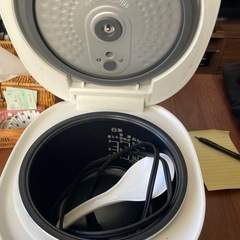 YAMAZEN マイコン炊飯ジャー 2022年製 3合炊きの画像