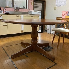 ダイニングテーブルの画像