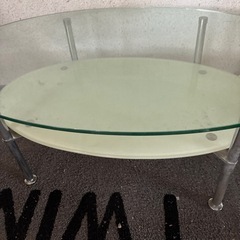 ガラスのローテーブルの画像