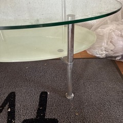 ガラスのローテーブルの画像