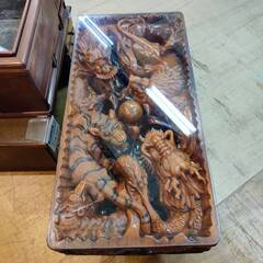 【愛品倶楽部柏店】木彫りデザインテーブル 獣木彫刻 ガラストップの画像