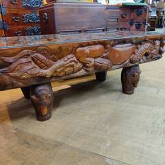 【愛品倶楽部柏店】木彫りデザインテーブル 獣木彫刻 ガラストップの画像