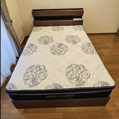 美品、使用6ヶ月ニトリ ダブルベッドフレーム マットレスの画像