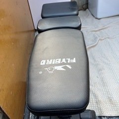 FLYBIRD製の調整可能なトレーニングベンチの画像