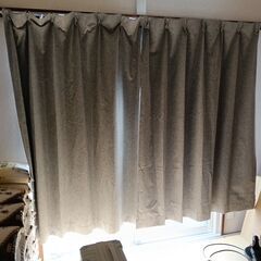 【引っ越しによる売却】【湖北台団地】遮光率100%カーテン 100×150cm2枚組 使用期間は数ヶ月 少しシワあり 袋ありの画像