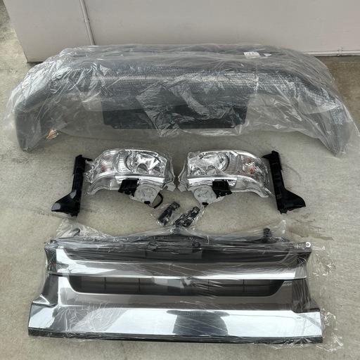 未使用
ハイエース200系フェイスチェンジキット