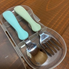 幼児用スプーンとフォークの画像