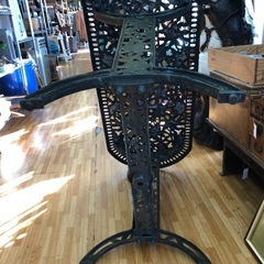 アイアン ガーデンテーブル 薔薇の画像