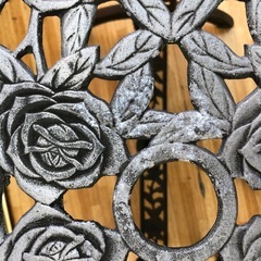 アイアン ガーデンテーブル 薔薇の画像