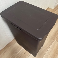 足で開けるゴミ箱　45リットルのゴミ袋に最適　の画像