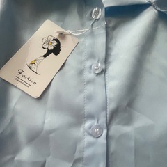 セクシー、おしゃれ、可愛い、そして温かいボウタイブラウスです。の画像