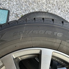 215/60/16 スタッドレスタイヤ　2024製　114.3 6.5j　バリ溝の画像