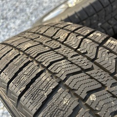 215/60/16 スタッドレスタイヤ　2024製　114.3 6.5j　バリ溝の画像