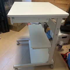 パソコンデスクの画像