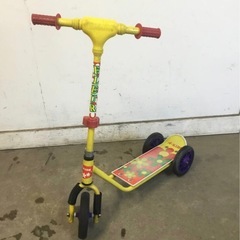 h-210△ q 岐阜発/ 子供用/ 乗用玩具/ A-KIDS/ キックボード/ キックスケーター/ 2個セット/ 三輪ボード/ 現状品/ R7.11/6 △の画像