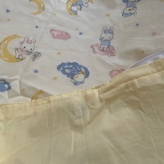 ベビー布団と布団カバー2枚のセットの画像