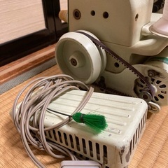 ロックミシン2台の画像