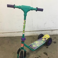 h-210△ q 岐阜発/ 子供用/ 乗用玩具/ A-KIDS/ キックボード/ キックスケーター/ 2個セット/ 三輪ボード/ 現状品/ R7.11/6 △の画像