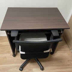 【勉強机・椅子セット】キャスター付　ニトリ製　組立済みのまま引渡の画像