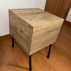 無料　アイアンウッドサイドテーブル　アイリスオーヤマの画像