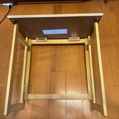 折りたたみテーブルの画像