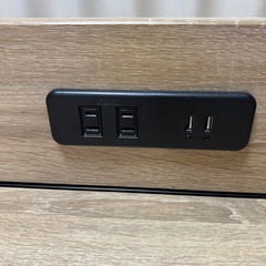 USB+コンセント付デスク
の画像