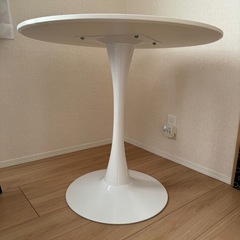 丸いてーぶるテーブルの画像