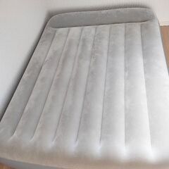 《決まりました！》エアベッド・ワイドダブルサイズ 203×152cm・ピローレスト枕一体・電動ポンプ内蔵   INTEXの画像