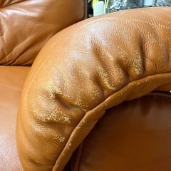 【ジャングル深井店】★カリモク Direttore レザー 2.5Pソファー ブラウン 家具 簡易クリーニング済 堺市（中区 堺区 東区 西区 南区 北区）和泉市 河内長野市 富田林市 松原市 狭山市 深井 【FU2894】の画像