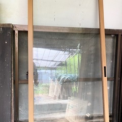 窓ガラス4枚の画像