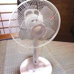ここひえ と扇風機　合計３台　東芝・日立の画像