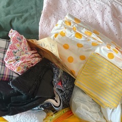 大量の布などハンドメイド材料 写真３枚分まとめての画像