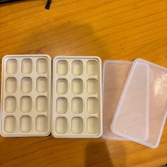 スリーコインズ　《冷凍・電子レンジ対応》シリコーン冷凍小分け保存容器：S／KITINTO 2個の画像