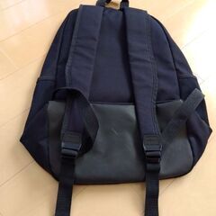 アディダス　紺色リュック　中古品の画像