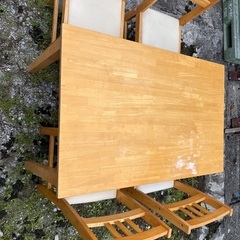 ダイニングテーブル4脚つき(一旦停止)の画像