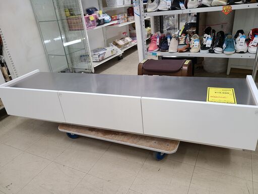 J1772【リユースのサカイ柏店】LOWYA　ロウヤ　ステンレスTV台　ローテレビ台　ホワイト　クリーニング済　新品参考価格55,990円