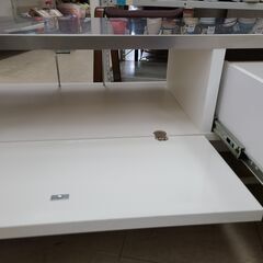 J1772【リユースのサカイ柏店】LOWYA　ロウヤ　ステンレスTV台　ローテレビ台　ホワイト　クリーニング済　新品参考価格55,990円の画像