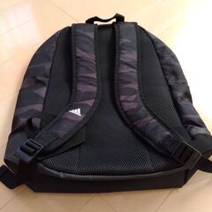 アディダス　迷彩柄リュック　中古品 の画像