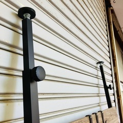 ニトリ　突っ張りラック 80cm幅 ミドルブラウンの画像