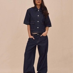 デニムセットアップの画像