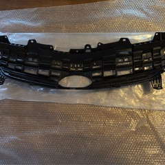 30 プリウス 後期 アッパーグリル 未使用　の画像