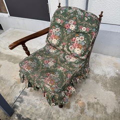 ＋1000円で京都市内配送可能です。ヴィンテージ 飛騨産業 キツツキ 木製フレーム 花柄2人掛けソファー セパレートの画像