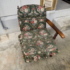 ＋1000円で京都市内配送可能です。ヴィンテージ 飛騨産業 キツツキ 木製フレーム 花柄2人掛けソファー セパレートの画像