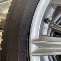 235/60R18タイヤホイールの画像